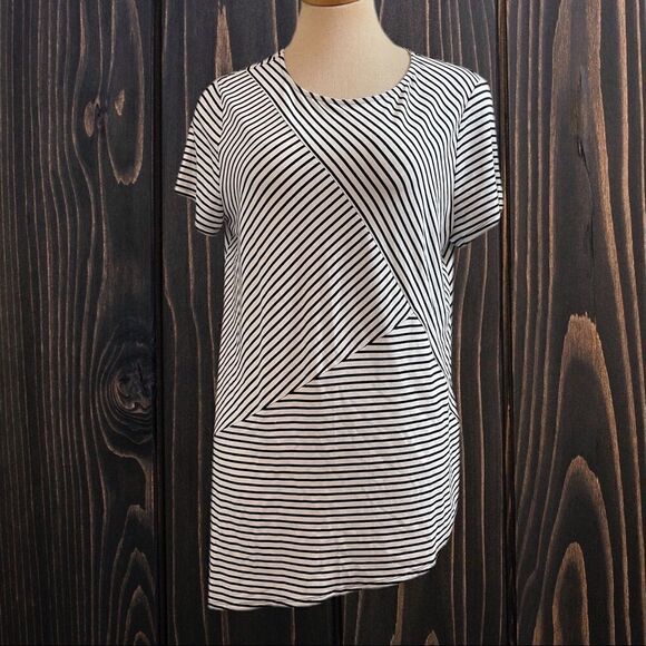 NWT Chico’s White Black Asymmetrical Tunic 3/4 Sleeve Top Size 2 NEW - Picture 1 of 8